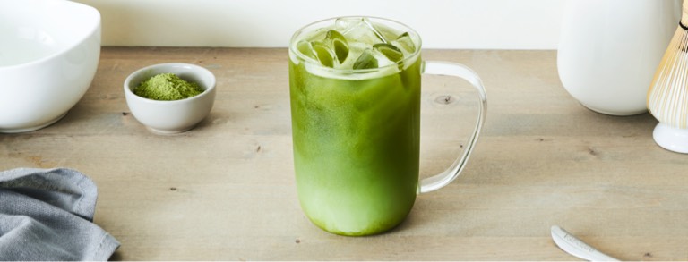 How to make an iced matcha latte at home